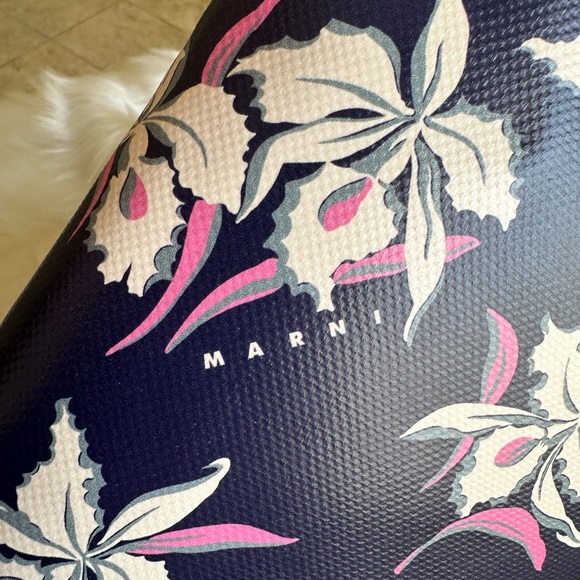 Auth Marni Large Clutch Wristlet with dust bag Made in Italy - Picture 7 of 13